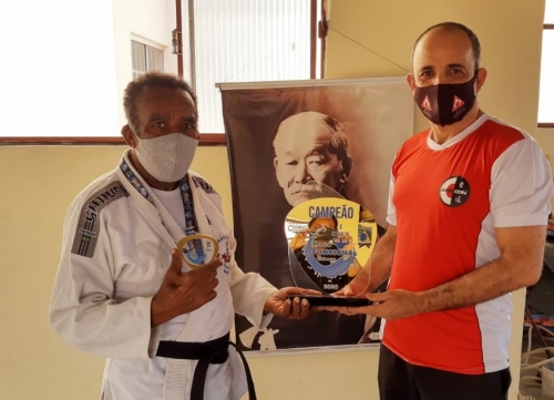 Noticia sensei-wilson-recebe-premiacao--do-1-open-funcional-de-judo