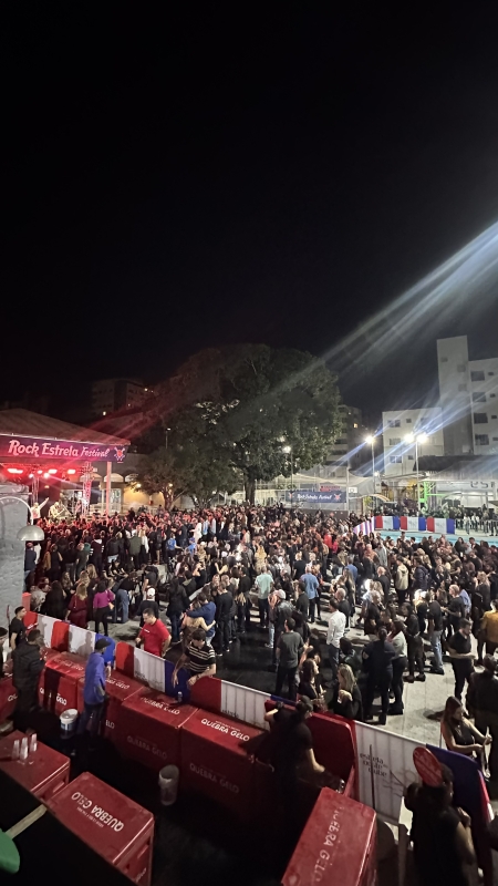 Noticia com-casa-cheia-rock-estrela-levanta-publico-emociona-e-entra-no-calendario-de